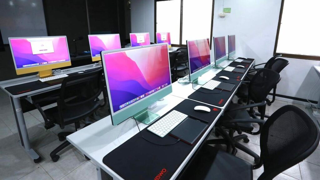 หลักสูตรเทคโนโลยีมัลติมีเดียแอนิเมชันและเกม เตรียมพร้อมรับการเรียน On-site Imac M1 พร้อมซอฟท์แวร์ลิขสิทธิ์ และ Microsolf HoloLens สำหรับการเรียนการสอนด้าน Mixed-Reality