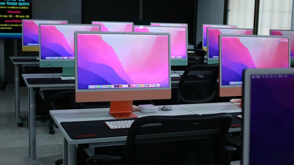 หลักสูตรเทคโนโลยีมัลติมีเดียแอนิเมชันและเกม เตรียมพร้อมรับการเรียน On-site Imac M1 พร้อมซอฟท์แวร์ลิขสิทธิ์ และ Microsolf HoloLens สำหรับการเรียนการสอนด้าน Mixed-Reality