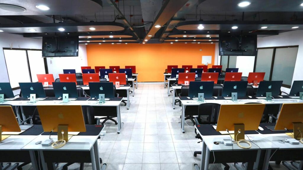 หลักสูตรเทคโนโลยีมัลติมีเดียแอนิเมชันและเกม เตรียมพร้อมรับการเรียน On-site Imac M1 พร้อมซอฟท์แวร์ลิขสิทธิ์ และ Microsolf HoloLens สำหรับการเรียนการสอนด้าน Mixed-Reality