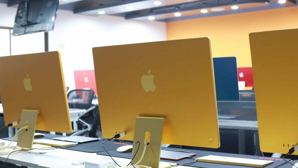 หลักสูตรเทคโนโลยีมัลติมีเดียแอนิเมชันและเกม เตรียมพร้อมรับการเรียน On-site Imac M1 พร้อมซอฟท์แวร์ลิขสิทธิ์ และ Microsolf HoloLens สำหรับการเรียนการสอนด้าน Mixed-Reality