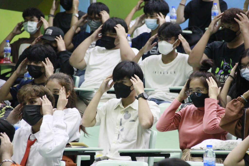 นักศึกษาใหม่พบอาจารยืที่ปรึกษา