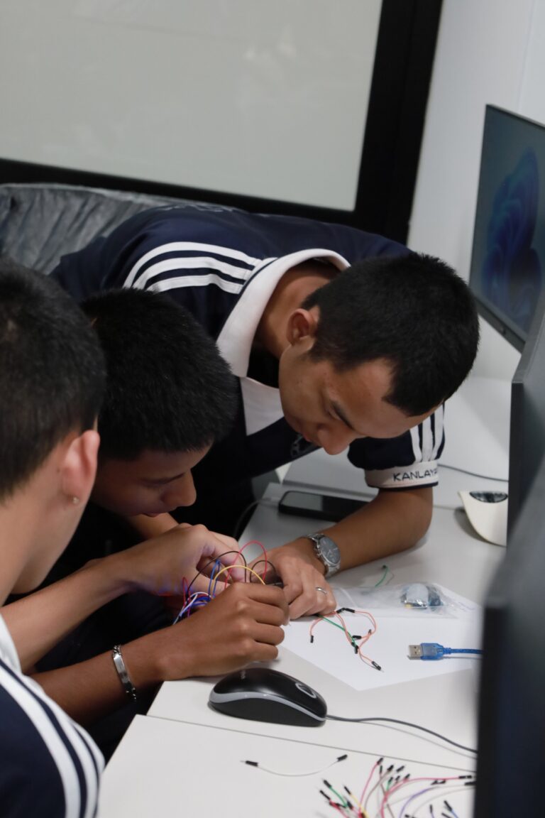อบรม IoT ให้นักเรียนกัลยาณีศรีธรรมราช