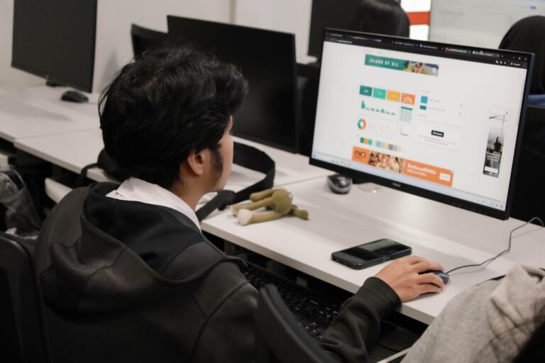 Data Visualization by Google Looker Studio