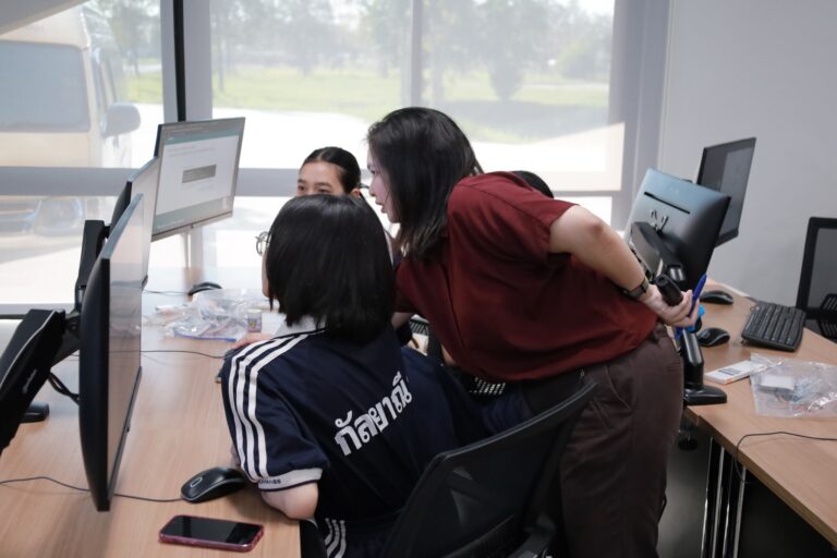 อบรม IoT ให้นักเรียนกัลยาณีศรีธรรมราช