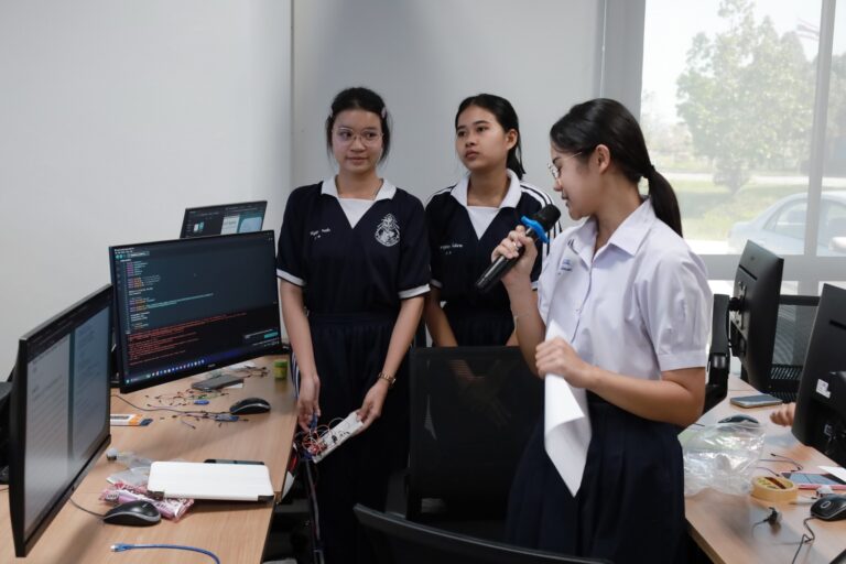 อบรม IoT ให้นักเรียนกัลยาณีศรีธรรมราช