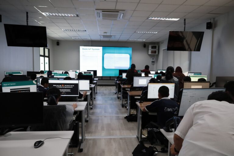 อบรม IoT ให้นักเรียนกัลยาณีศรีธรรมราช