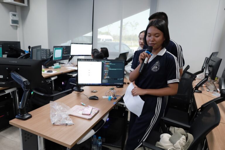 อบรม IoT ให้นักเรียนกัลยาณีศรีธรรมราช