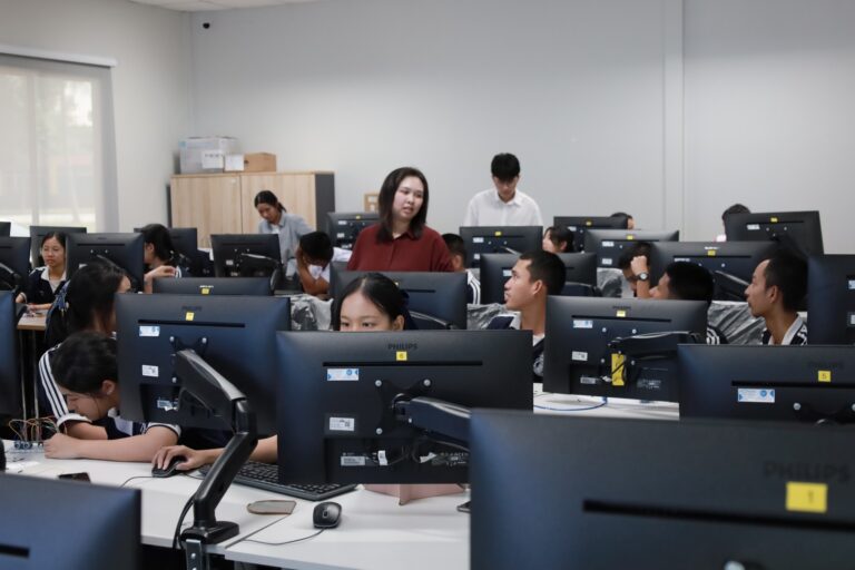 อบรม IoT ให้นักเรียนกัลยาณีศรีธรรมราช